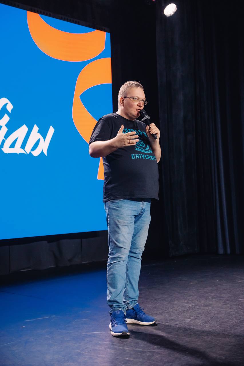 Илья Егоров на выступлении